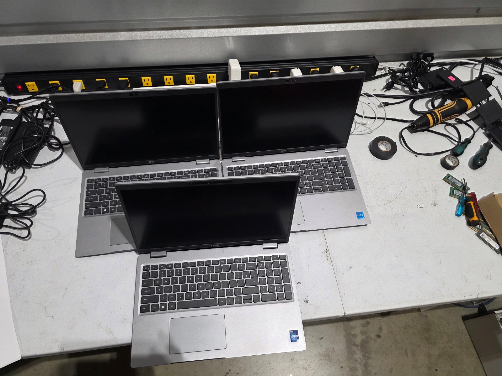 LOT 3 DELL DEALER LOT LAPTOP 5520 5530 I5 11TH & I5 12TH, 8GB NO HD/AC READ
