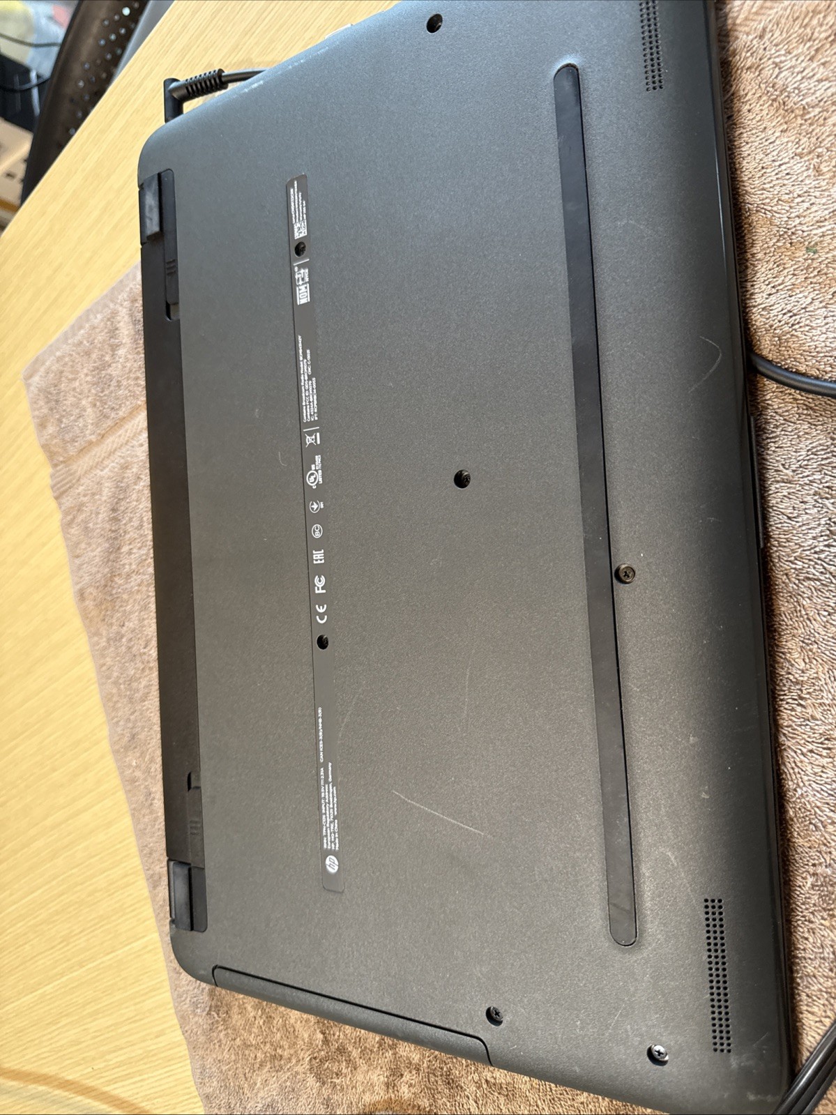 HP 255 G4 NOTEBOOK PC A8-7410 APU WITH RADEON R5 GRAPHICS Ram 4gb