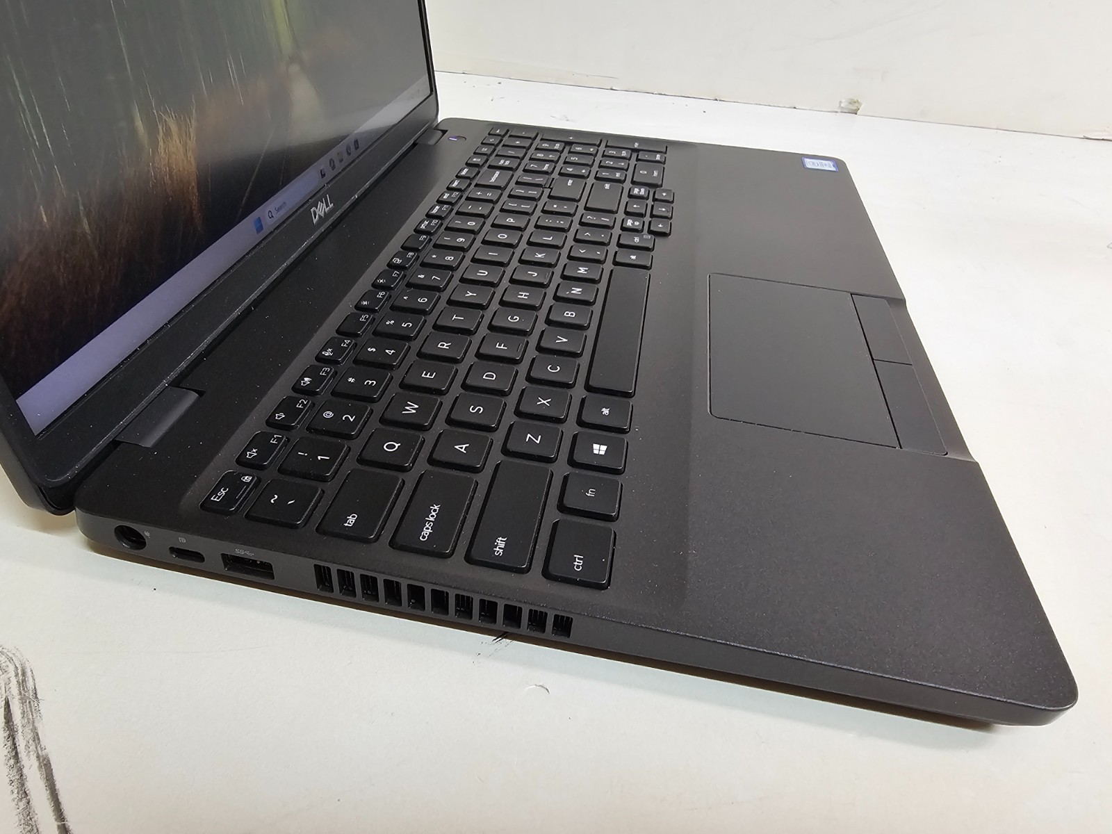 Dell Precision 3540 Laptop – 1.6 GHz i5-8365U 8GB 256GB SSD Webcam 15.6″ Full HD