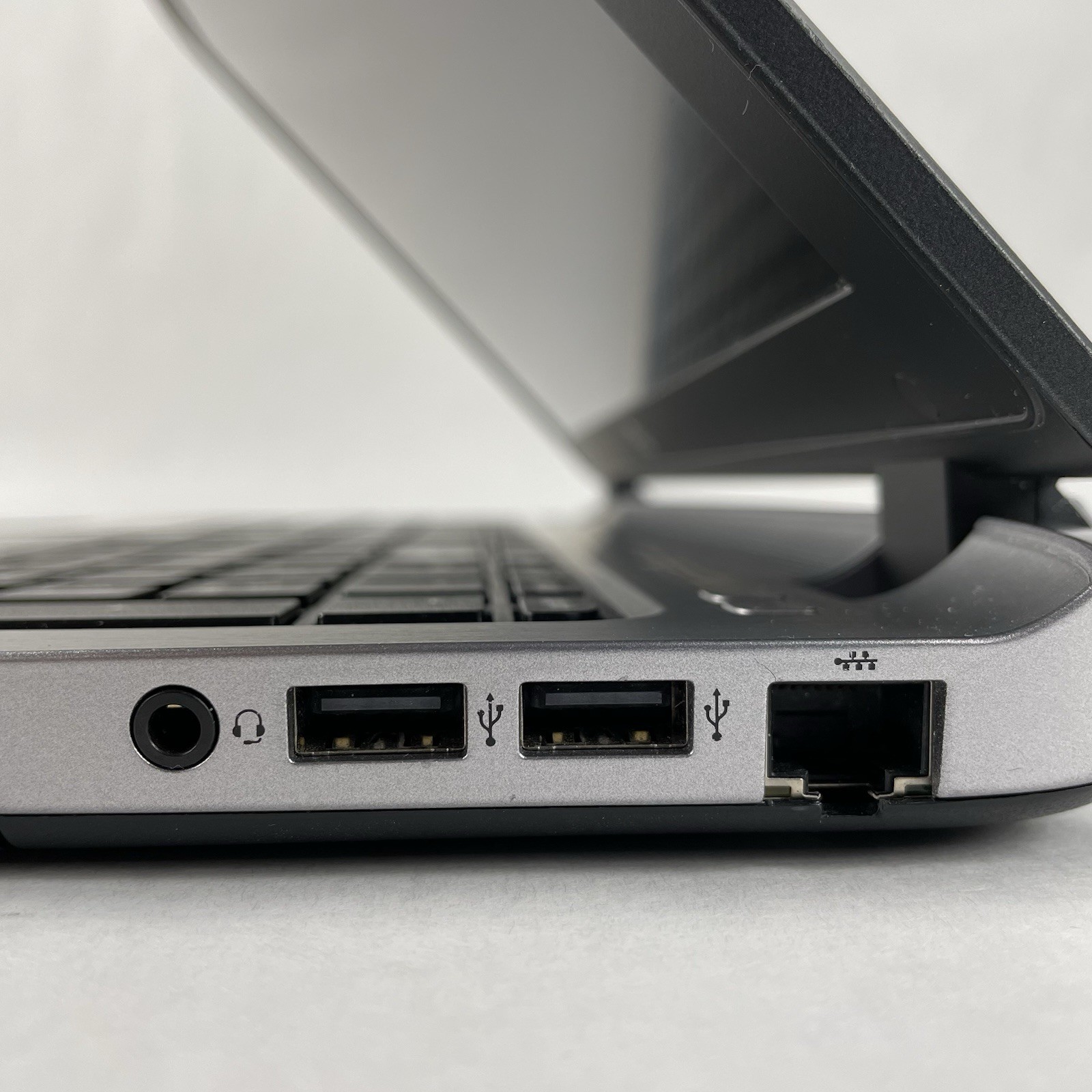 HP ProBook 450 G3 15.6″ i5-6200U 2.30 GHz 4 GB RAM No SSD No OS No Batt READ