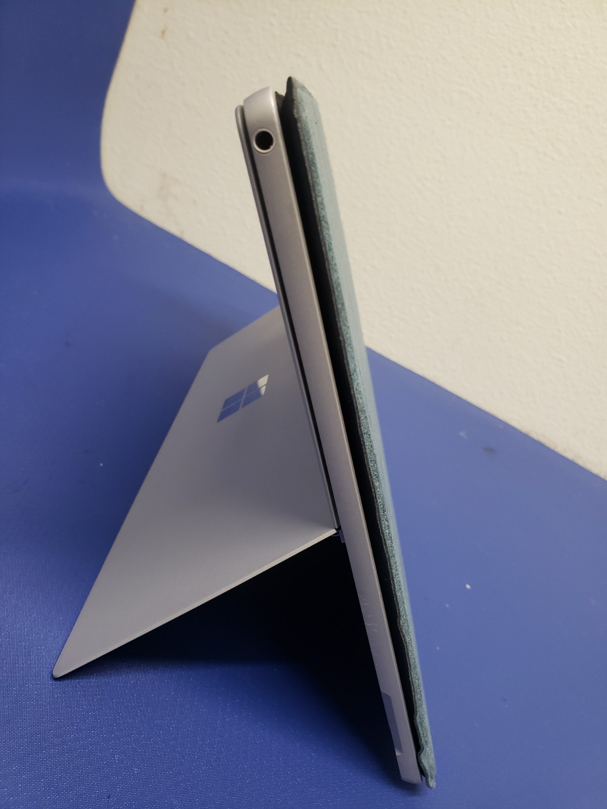 Microsoft Surface Pro 6 1796 Core i5-8350U @1.70GHz |8GB RAM |256GB SSD *No AC