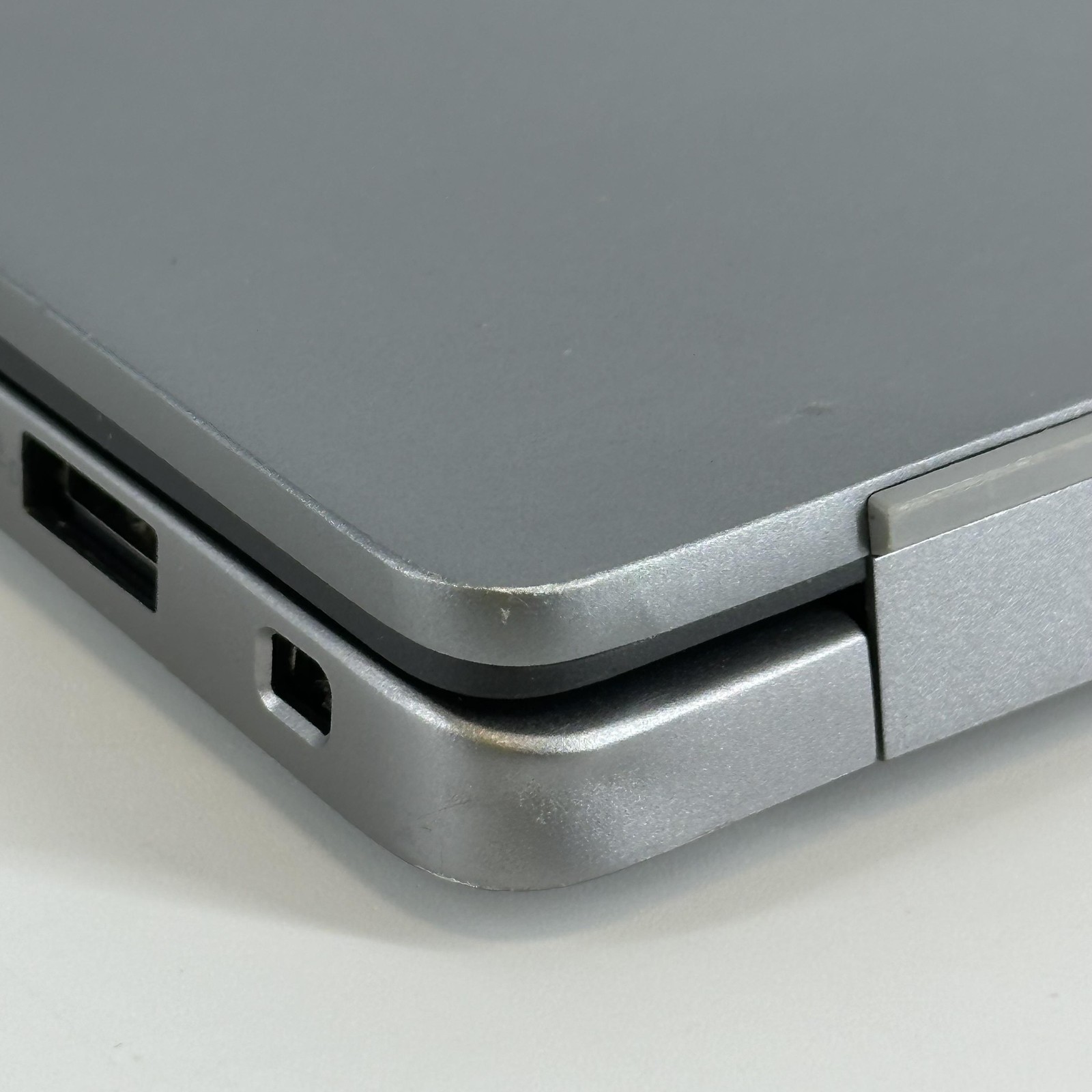 Dell Latitude 7450 14 QHD+ TOUCH 3.8 GHz Ultra 7 165H 32GB 256GB SSD Bent Frame