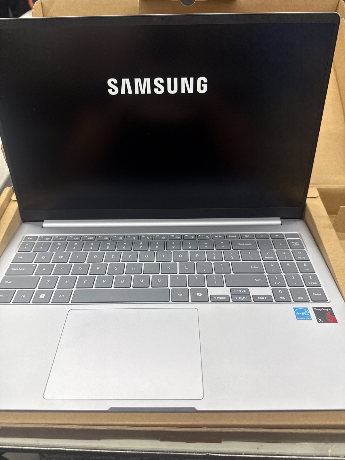 Samsung Galaxy Book4 Edge Snapdragon X 2.96GHz 16GB 512GB 15.6″ NP750XQB