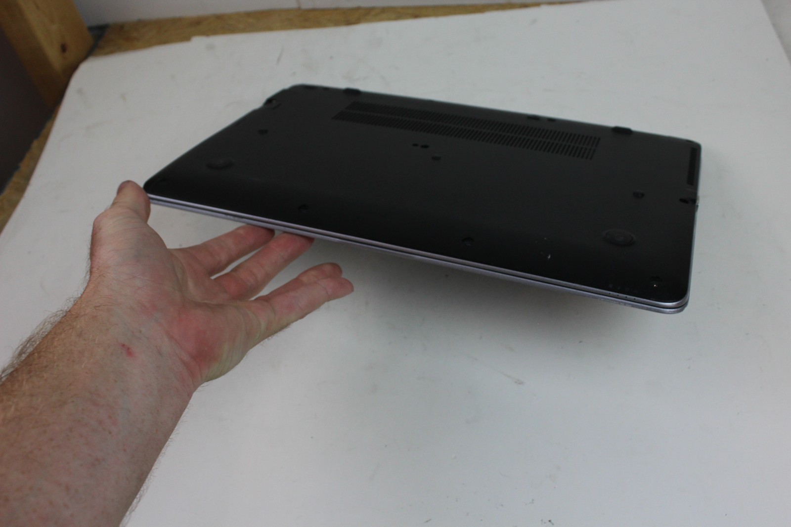 HP EliteBook 850 G3 Core i5-6200U 8GB RAM 256GB SSD w/ OS MISSING CASE SCREWS