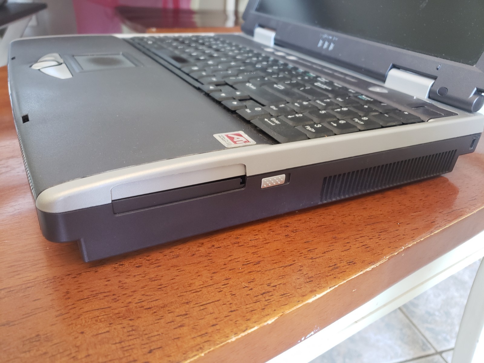 Sager Clevo D800P 16″ Laptop Intel Pentium 4 Vintage Gaming Clean But Untested