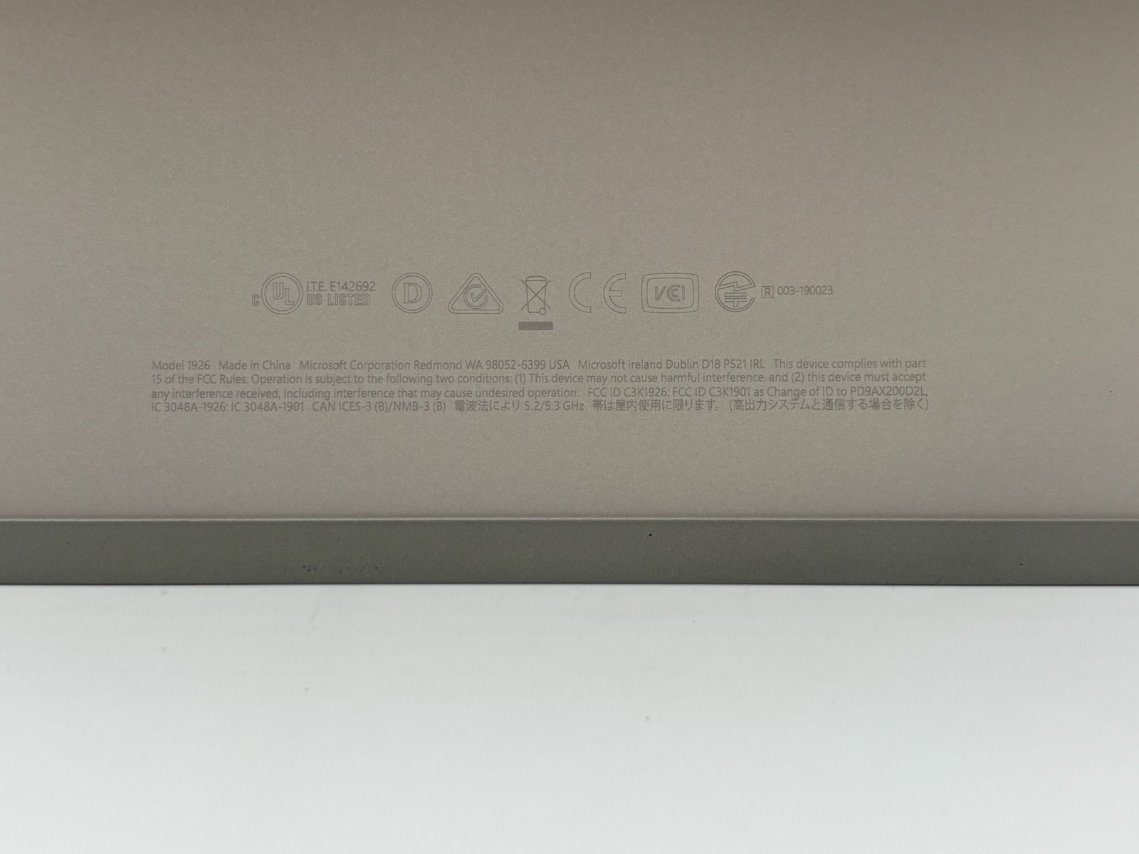 Microsoft Surface Go 2 10.5″ 64 GB SSD 4 GB RAM M3-8100Y Windows 11 Pro – READ