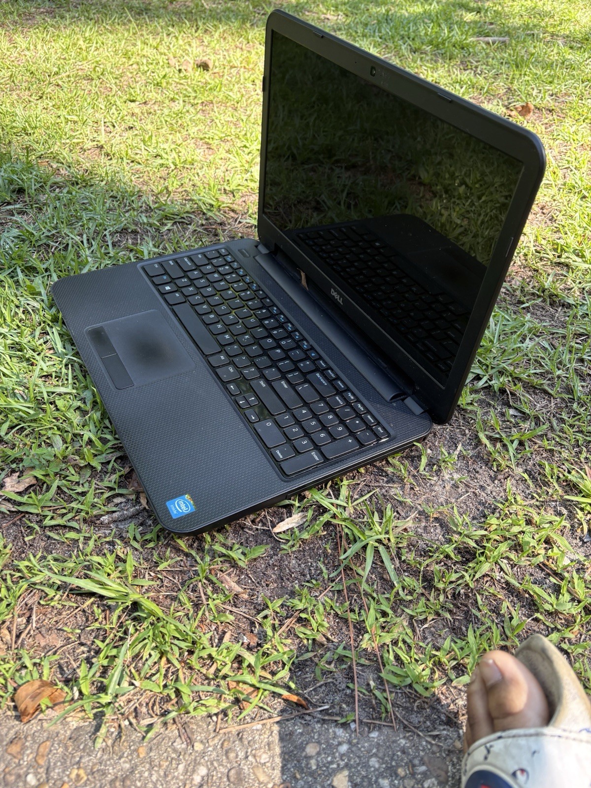 Dell 15.9″ Black Laptop Notebook Intel Processor Windows 8 Built-in Webcam