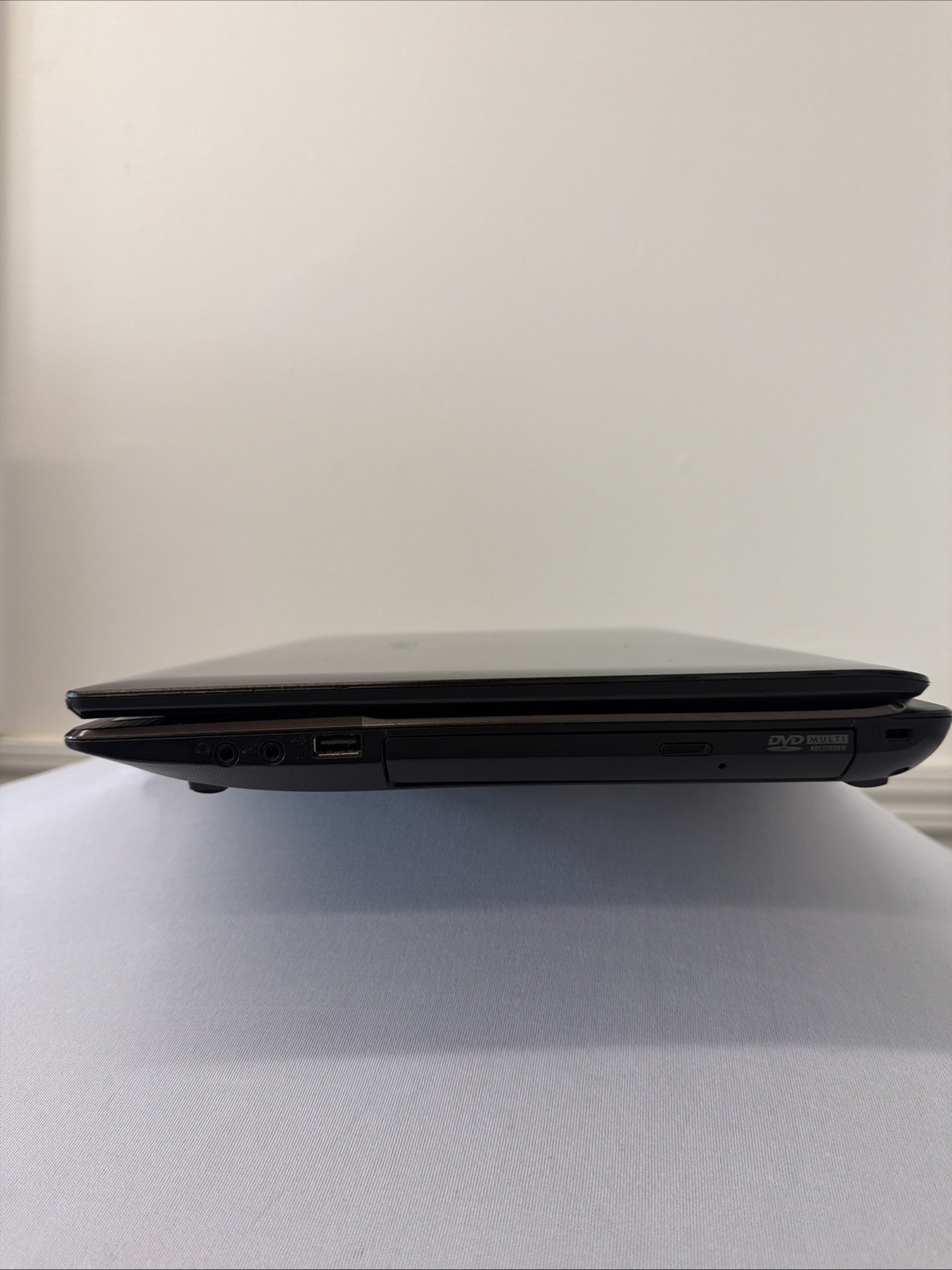 Asus A53U Laptop – Good Screen – AMD E-350 – Read Des
