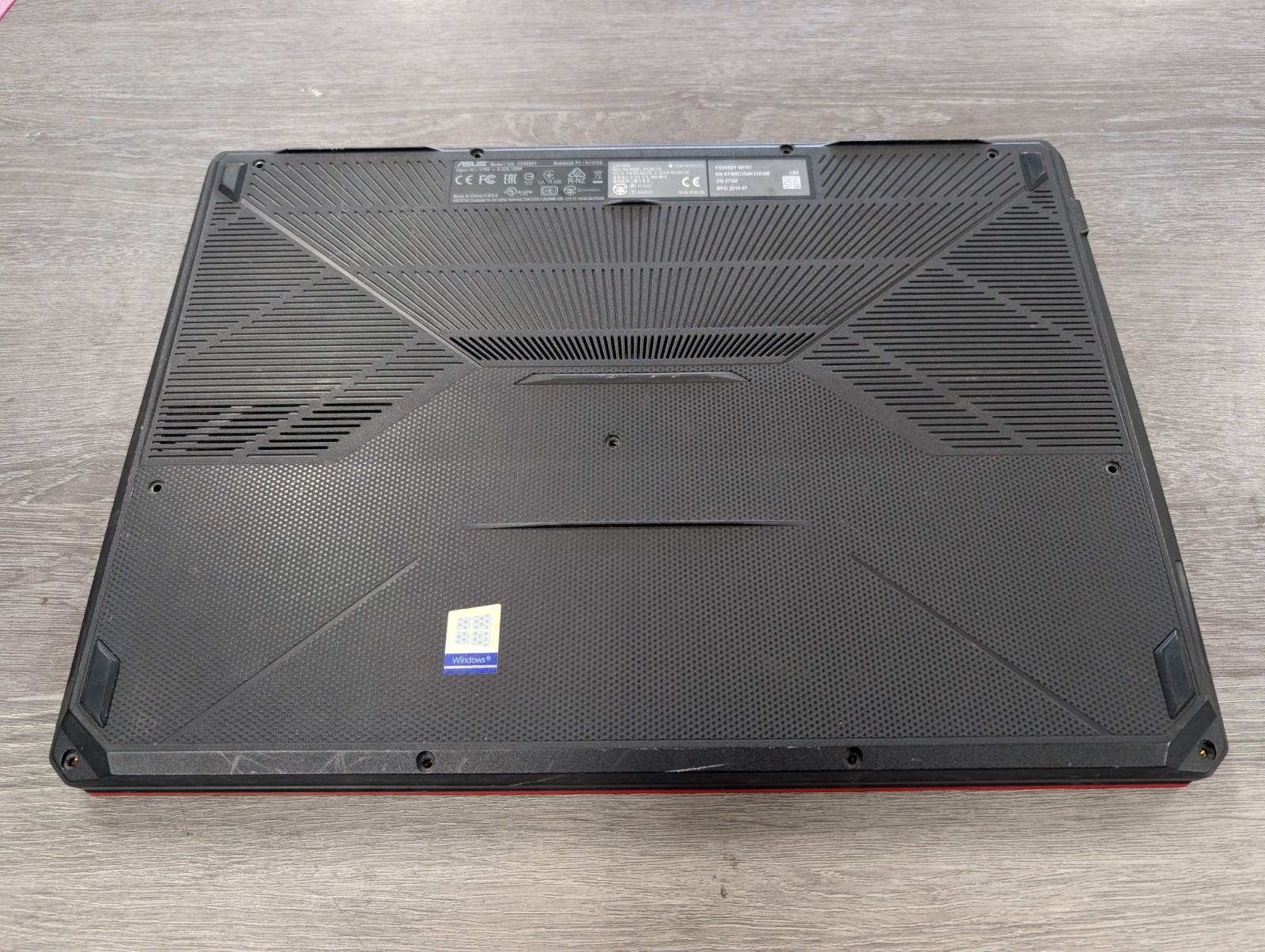 ASUS TUF FX505DT-AH51 15.6″ 8GB RAM 256GB SSD Gaming Laptop