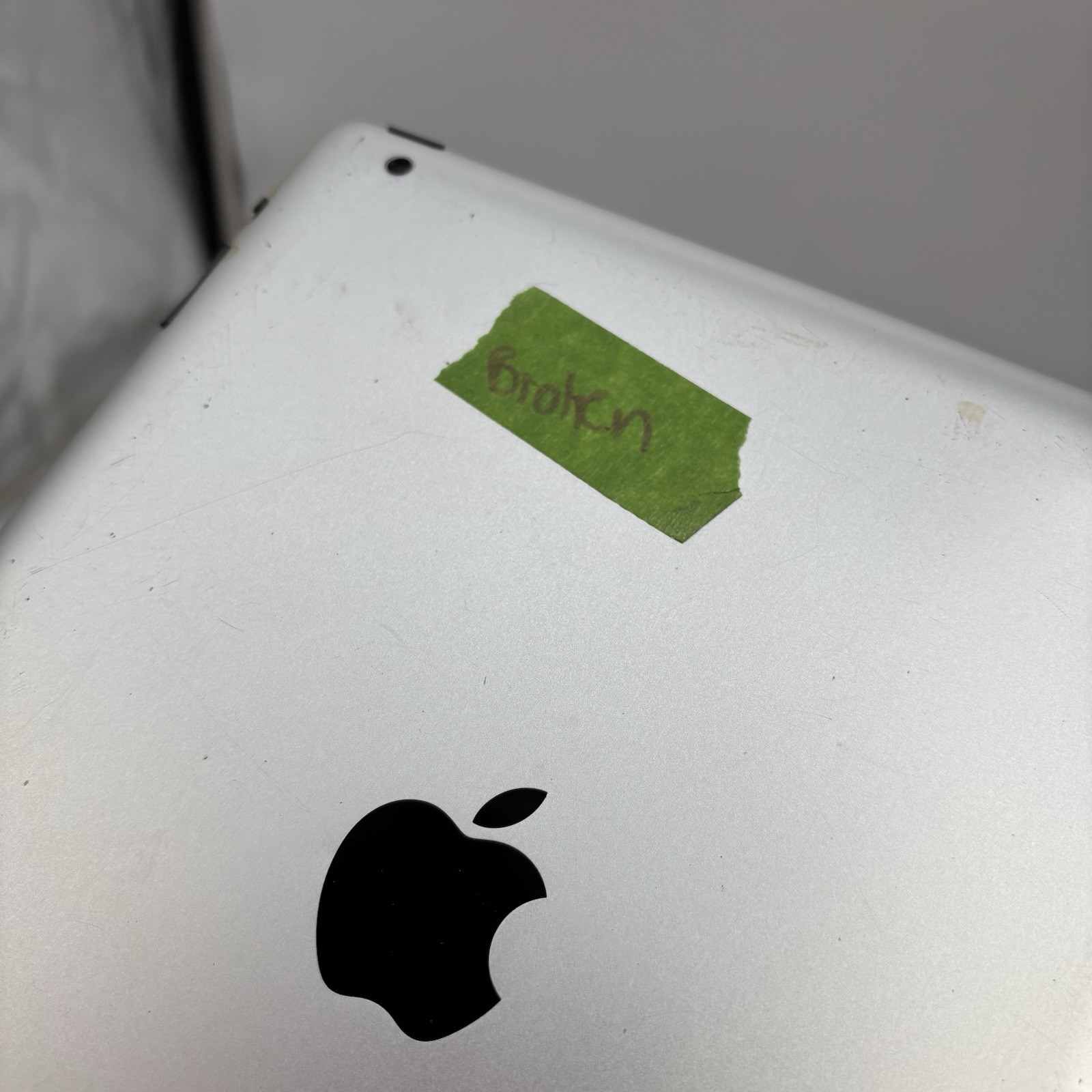 Apple iPad 2 A1395 16GB Wi-Fi Tablet Cracked Screen Broken For Parts & Repair