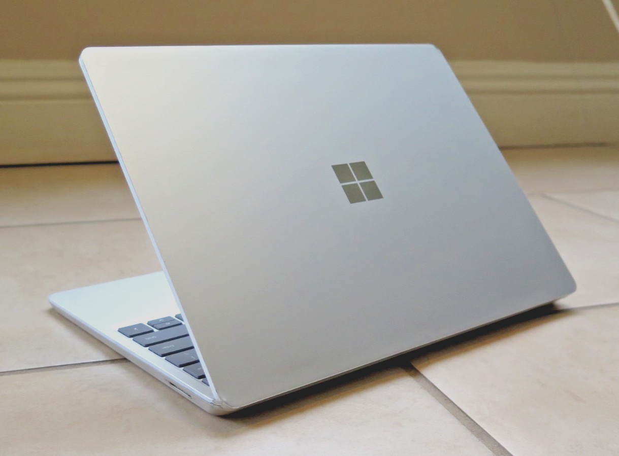 *FREE SHIPPING* Surface laptop Go 512GB SSD 12.4″ i5-1035G1 8GB RAM Win 11 no os