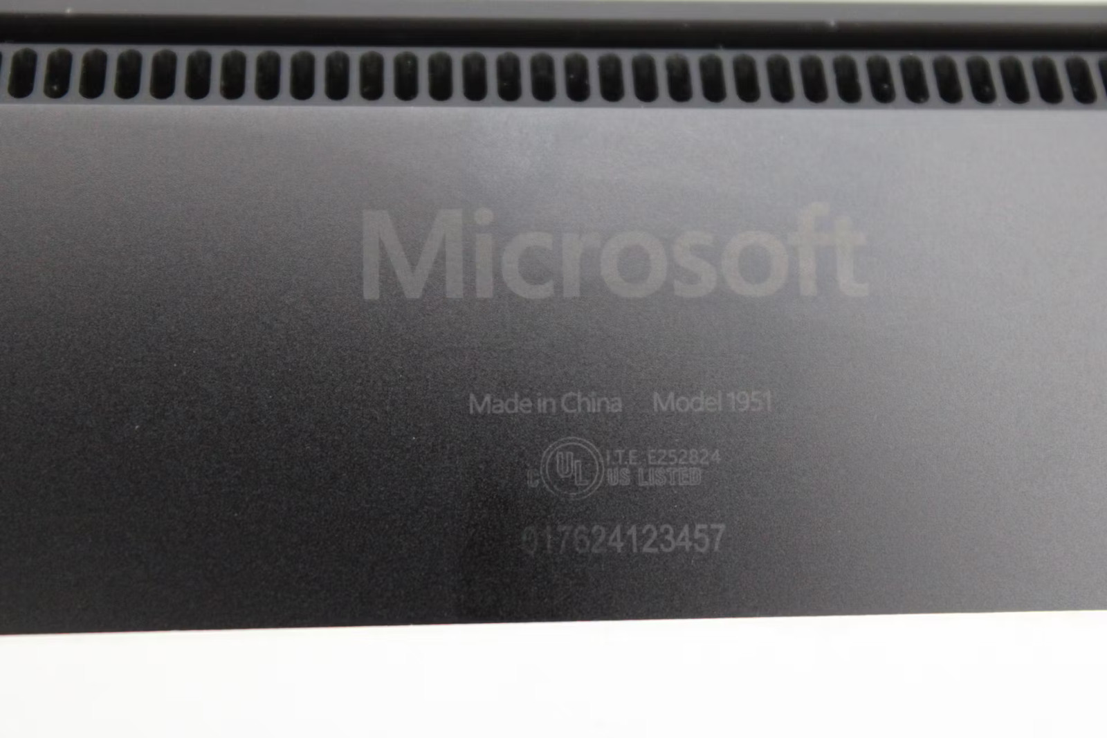 Microsoft Surface Laptop 4 Used 13.5″ i7-1185G7, 256GB NVMe, 16GB RAM