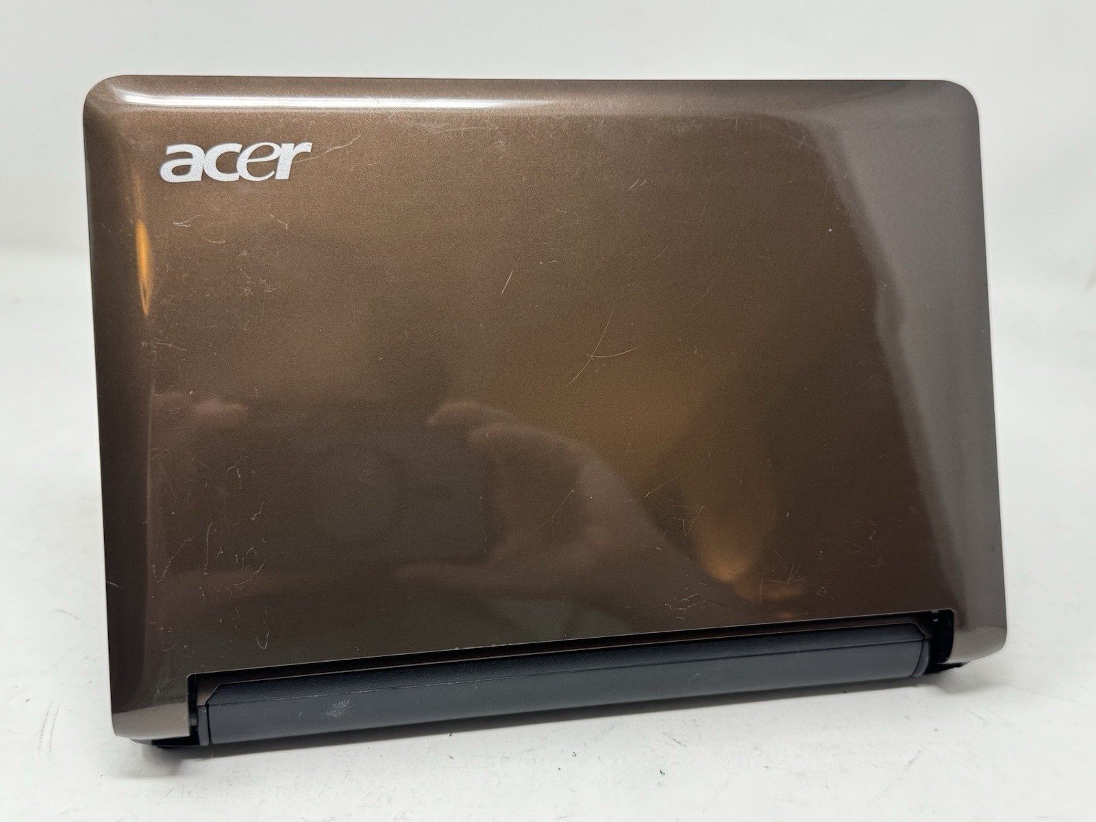 Acer Aspire One Series ZG5 Intel Atom 1.60GHz Brown Netbook Laptop With Charger