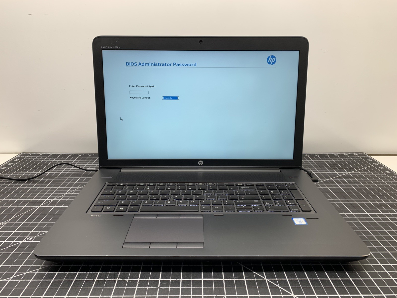 HP ZBook 17 G3 CORE i7-6820HQ | 2TB M.2, 64GB RAM | Bios Locked | #P243