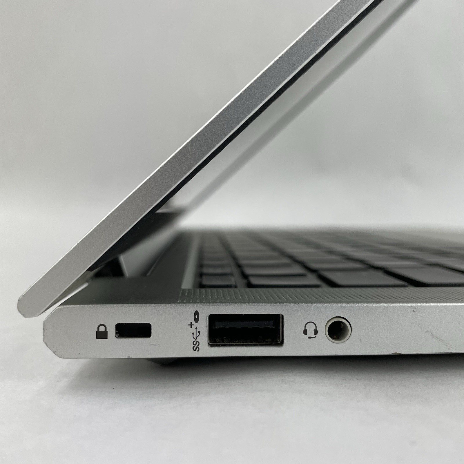 HP ProBook 630 G8 13.3″ i7-1165G7 2.80 GHz 8 GB RAM No SSD/OS/AC