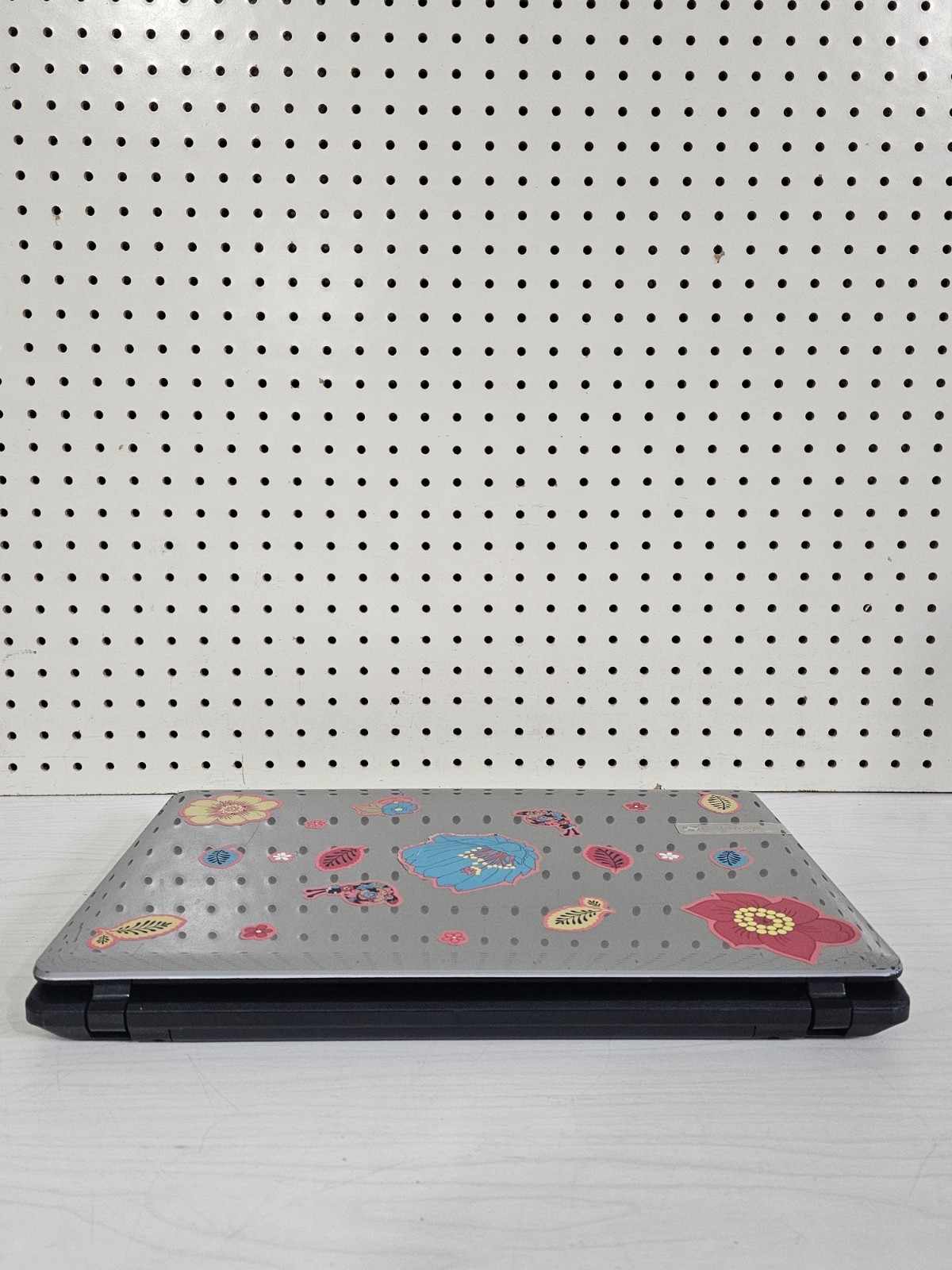 Gateway EG70 Laptop – 8GB RAM – 250GB HDD – WON’T POWER ON – BAD BATT – NO OS