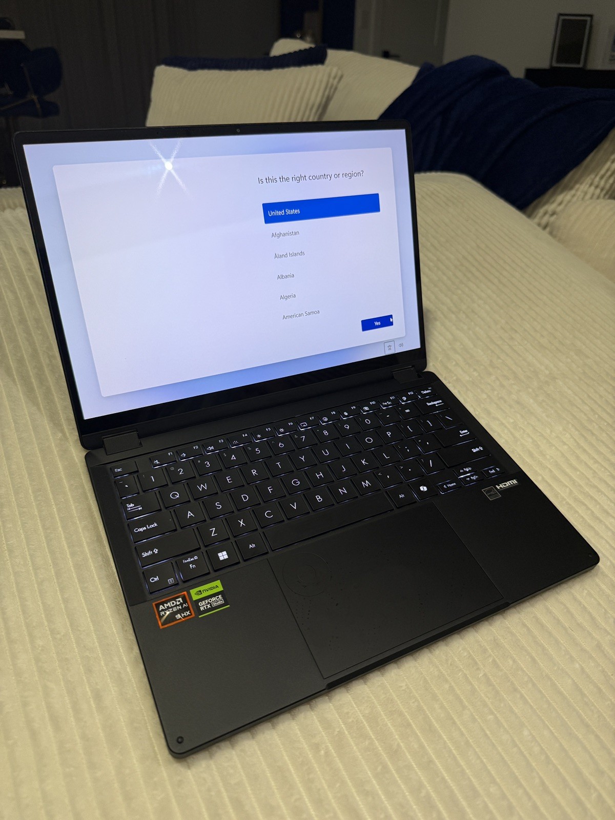 ASUS ProArt PX13 13.3″ 2-in-1 Convertible 3K 60Hz OLED Ryzen AI9 HX370 RTX4050