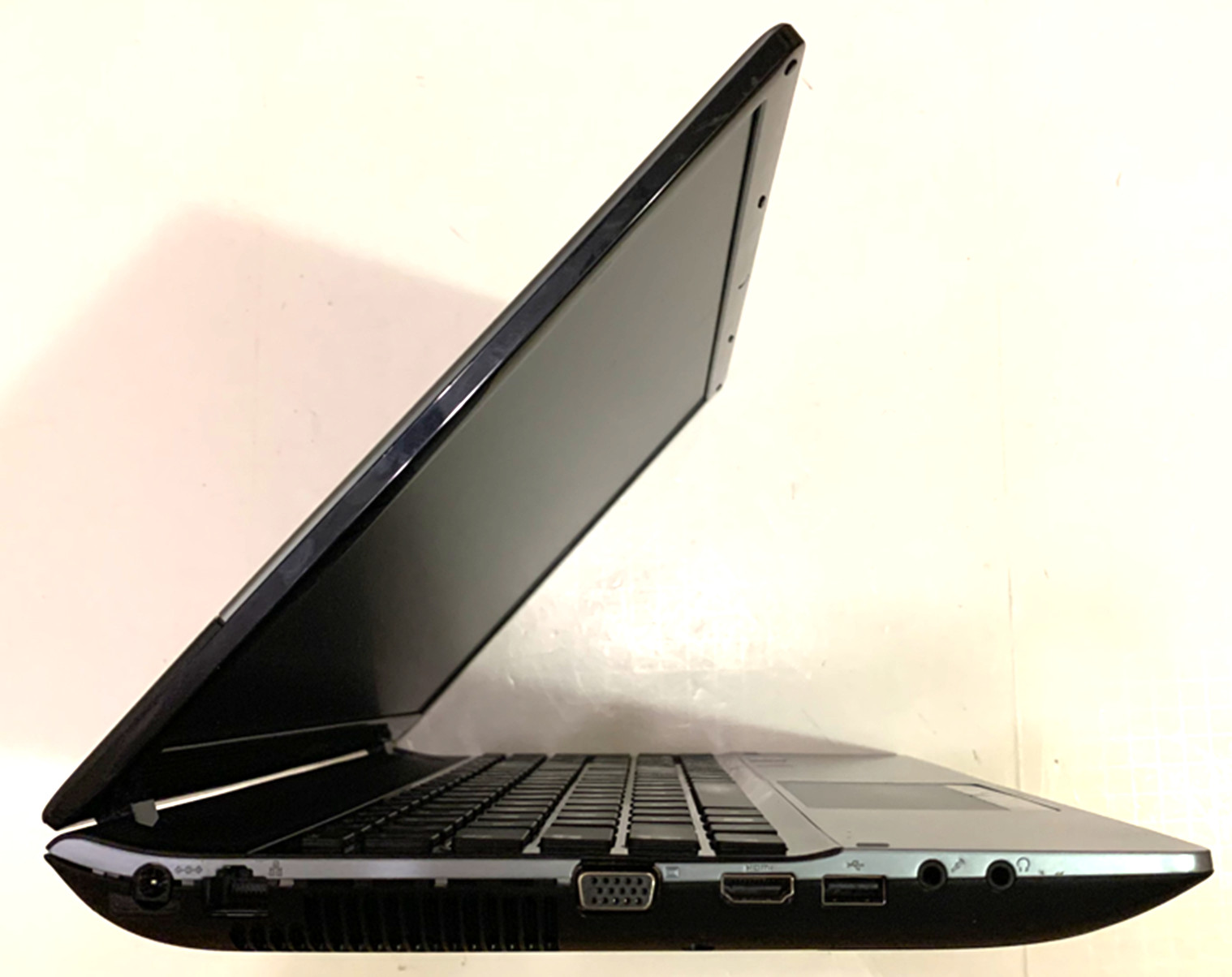 Samsung NP300E5C-A0BUS 15.6″ WIN 11 ACTIVATED Pentium 2.2GHz 8GB RAM 500GB HDD