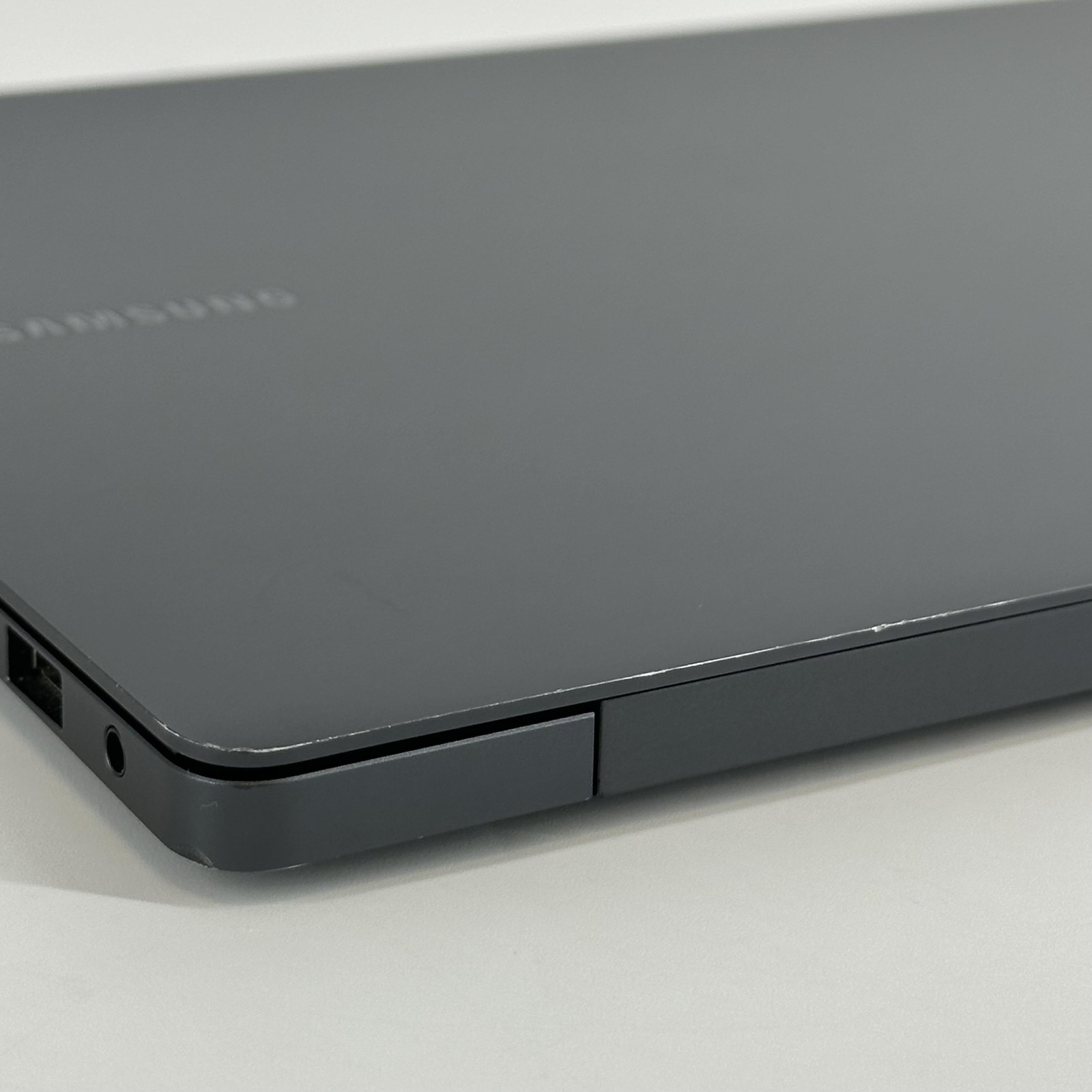 Samsung Galaxy Book3 Pro 14 Graphite QHD+ 2.2 GHz i7-1360P 16GB 512GB SSD Good