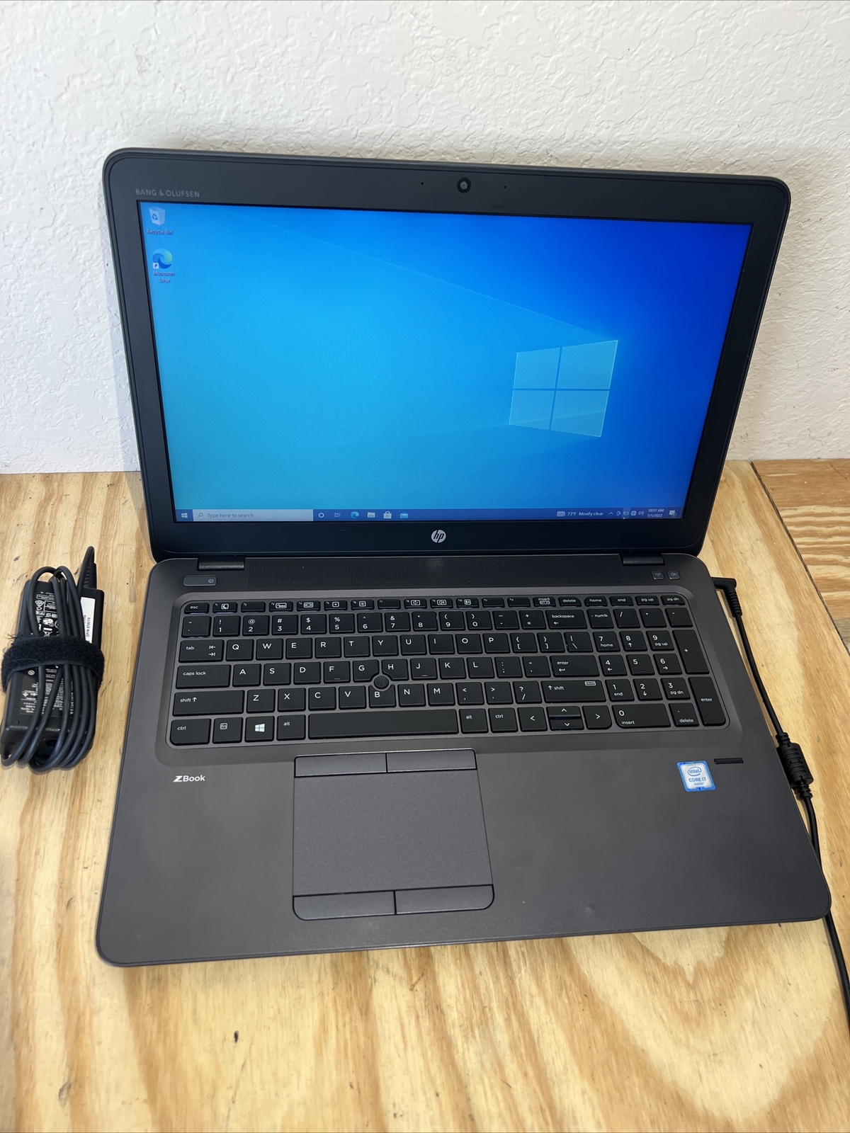 Hp ZBook 15u G3 I7-6500U-2.5GHz .256 SSD-16GB Ram , Read Description
