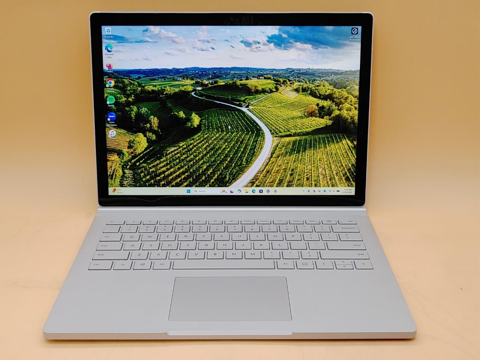 Microsoft Surface Book 2 13.5″ i7-8650U 8GB 256GB SSD Win11Pro GTX1050 *NO A/C*
