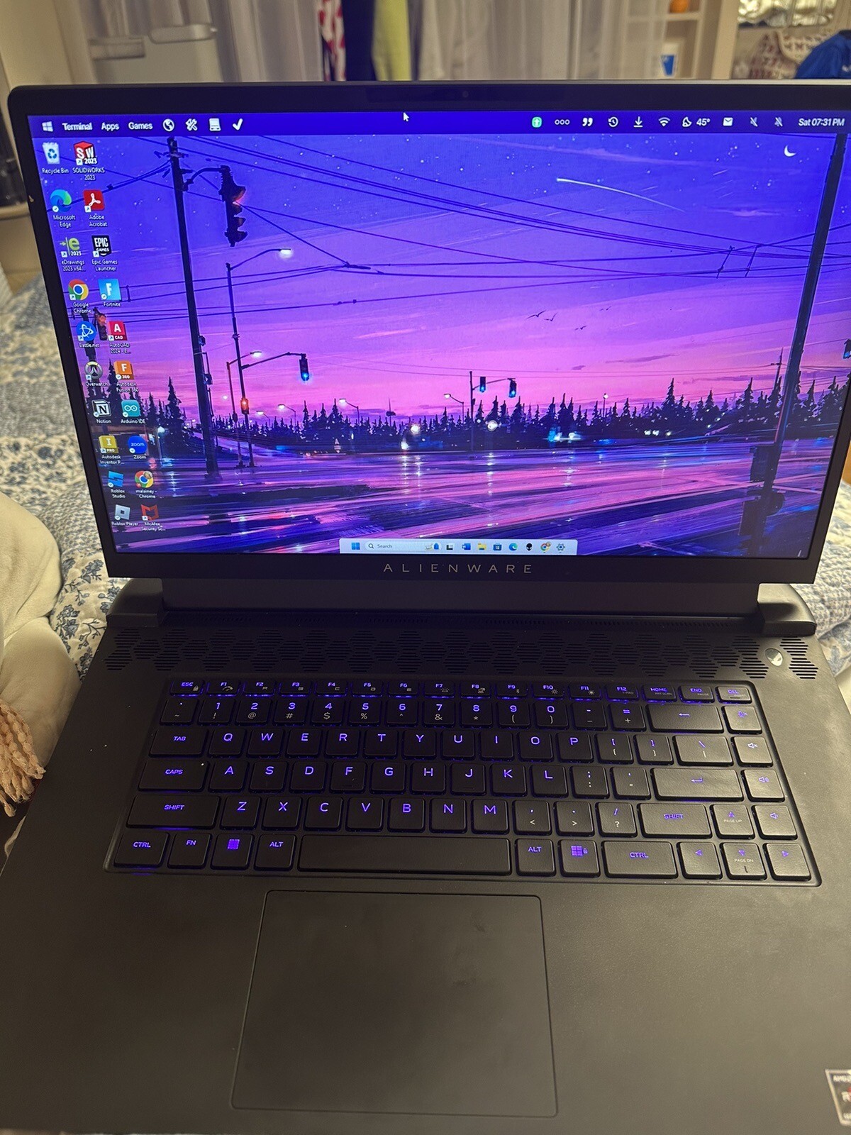 Alienware M17 R5 17.3” (1TB SSD. AMD Ryzen 9 6900HX, 4.9GHz 16GB RAM) Gaming…