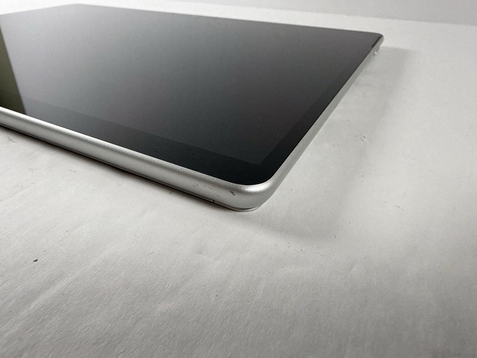 Microsoft Surface Pro 8 (1982) i5-1145G7 – 16GB RAM – 256GB 120Hz – Win 11 Pro