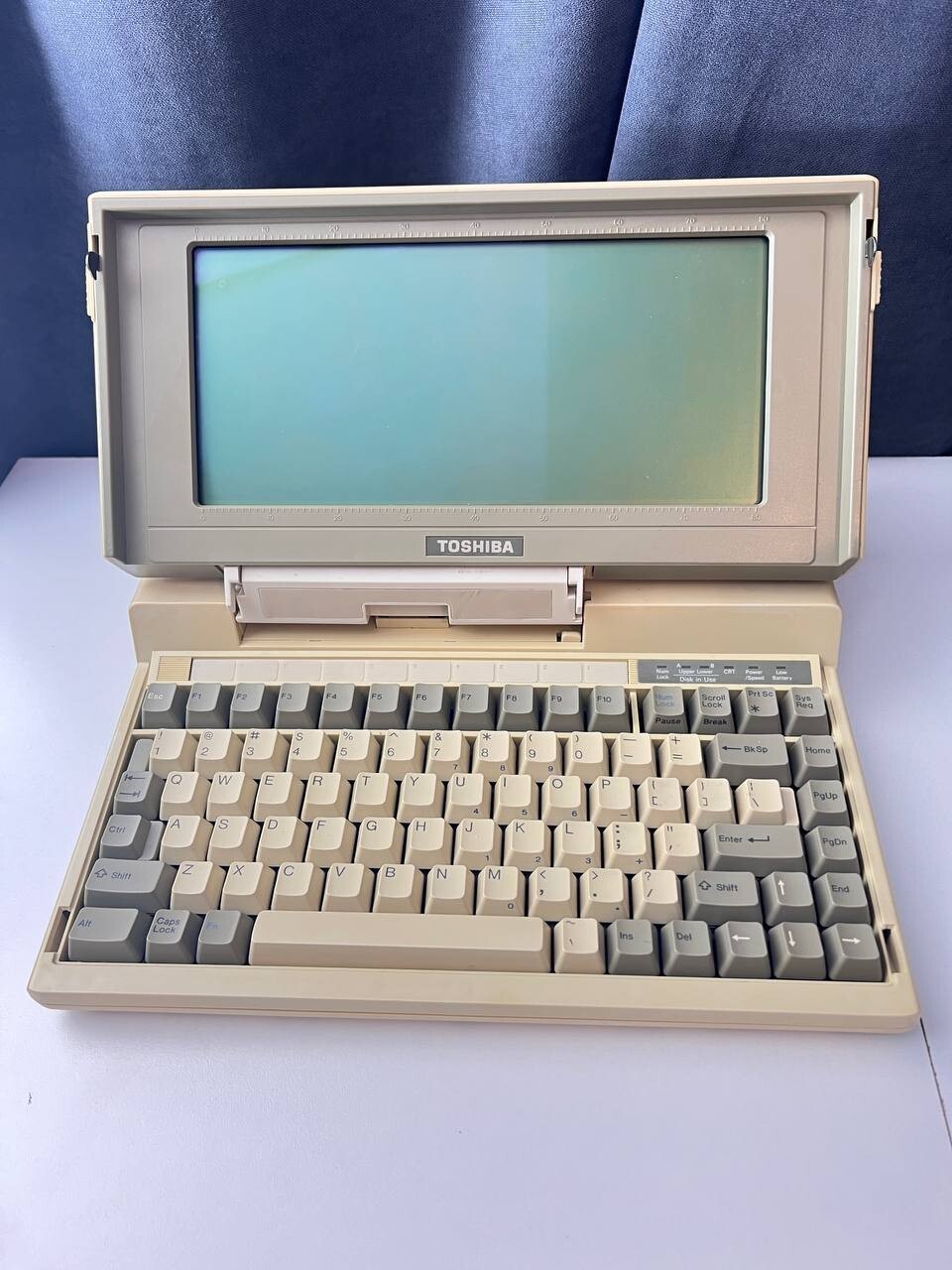 Toshiba T1200 Vintage Laptop In working condition (TESTED)