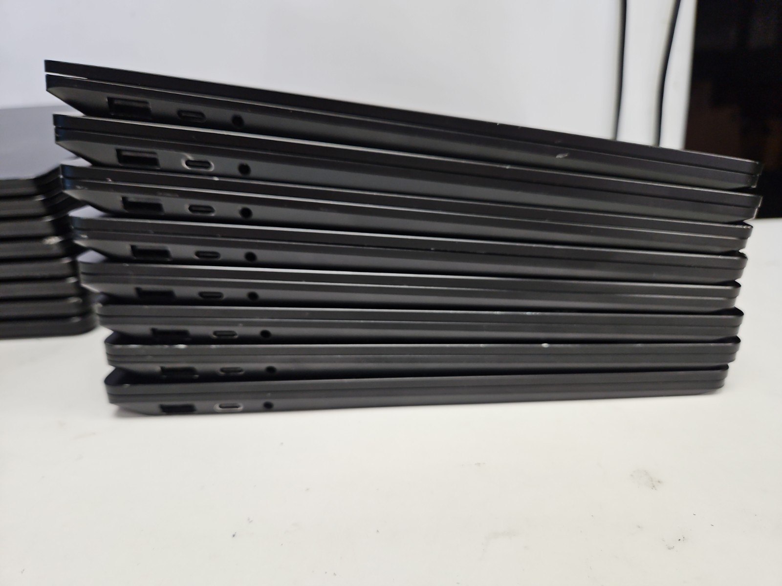 Lot of (16) Microsoft A1951 / A1868 Surface Laptops for Parts – Non Working