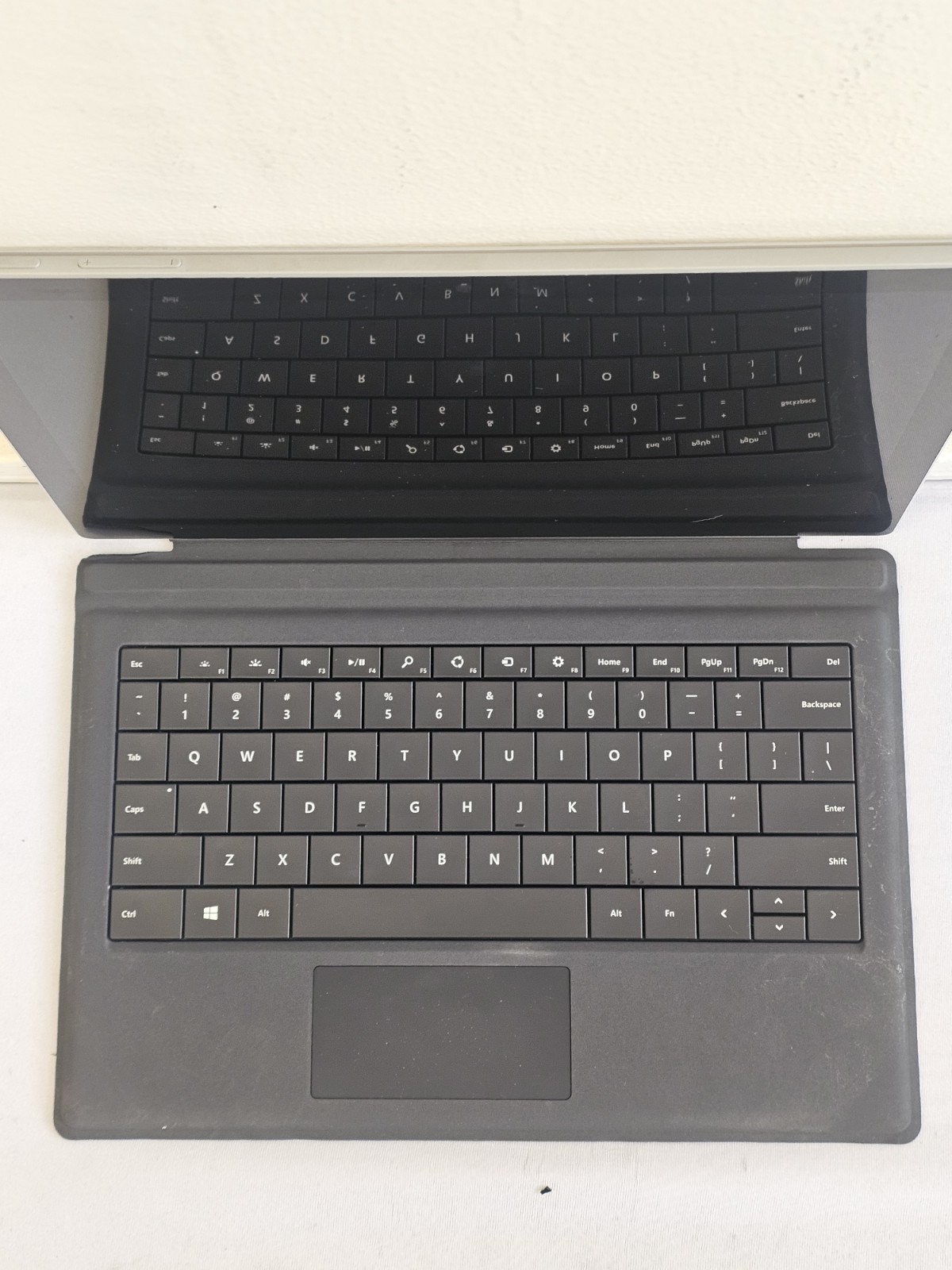 Microsoft Surface Pro 1796 – i5-7300u – 8GB RAM – 128GB SSD – Windows 10 – READ