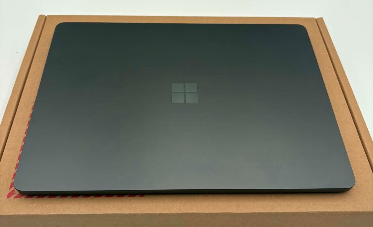 13.8″ Microsoft Surface Business Laptop 7th Ed – Intel Ultra 7 268V, 32GB, 256GB