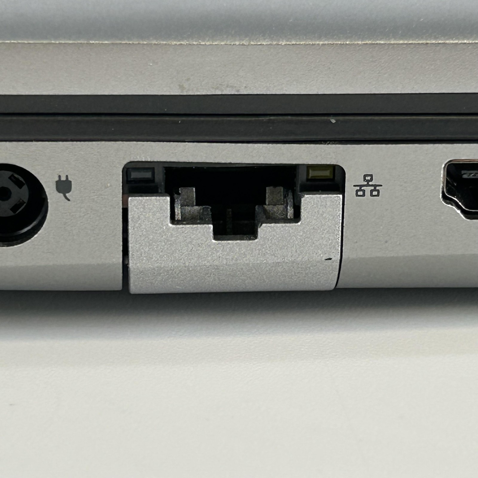 Dell Precision 7770 17.3 FHD 2.3GHz i9-12950HX 64GB 1TB RTX A5500 – WHITE SPOTS
