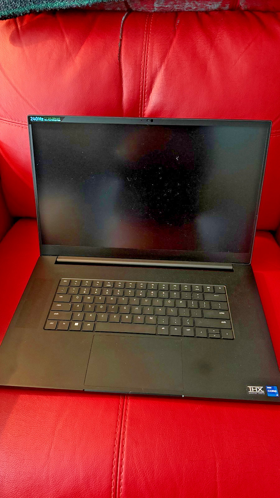 Razer Blade 17 2.4 GHz i7 16GB 1TB SSD RTX 3070 Ti Excellent