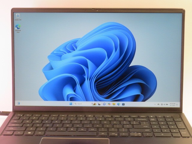 DELL INSPIRON 5515 RYZEN 5-5500U 8GB RAM 256GB NVMe AMD RADEON BACKLIT WIN11PRO