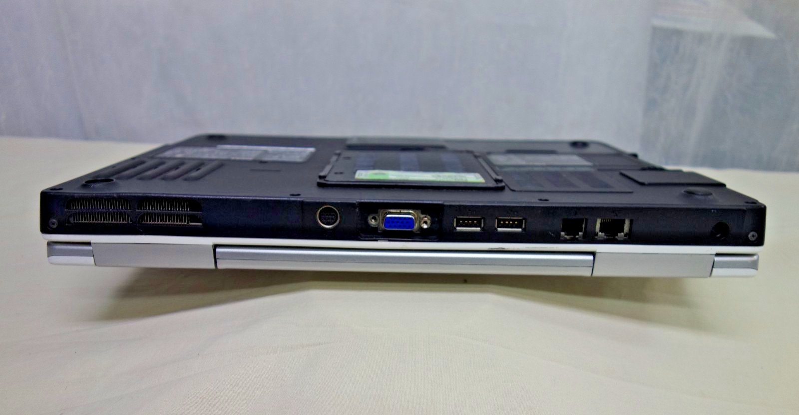 Inspiron 6400 15.4in Core 2 Duo 2 GHz 6G ram no HDD no charger for parts repair