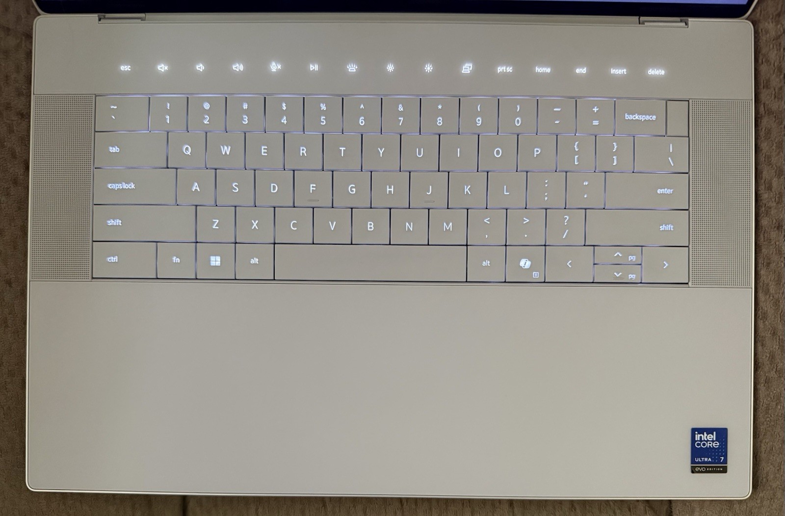 Dell Premium 16″ 4K OLED Laptop (Core Ultra 7 255H, RTX 5050, 32GB RAM, 1TB SSD)