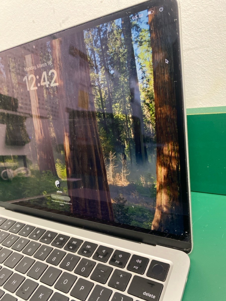 2022 Apple MacBook Air 13.6″ M2 3.5GHz 8GB RAM 512GB SSD A2681 (EZ5002472)