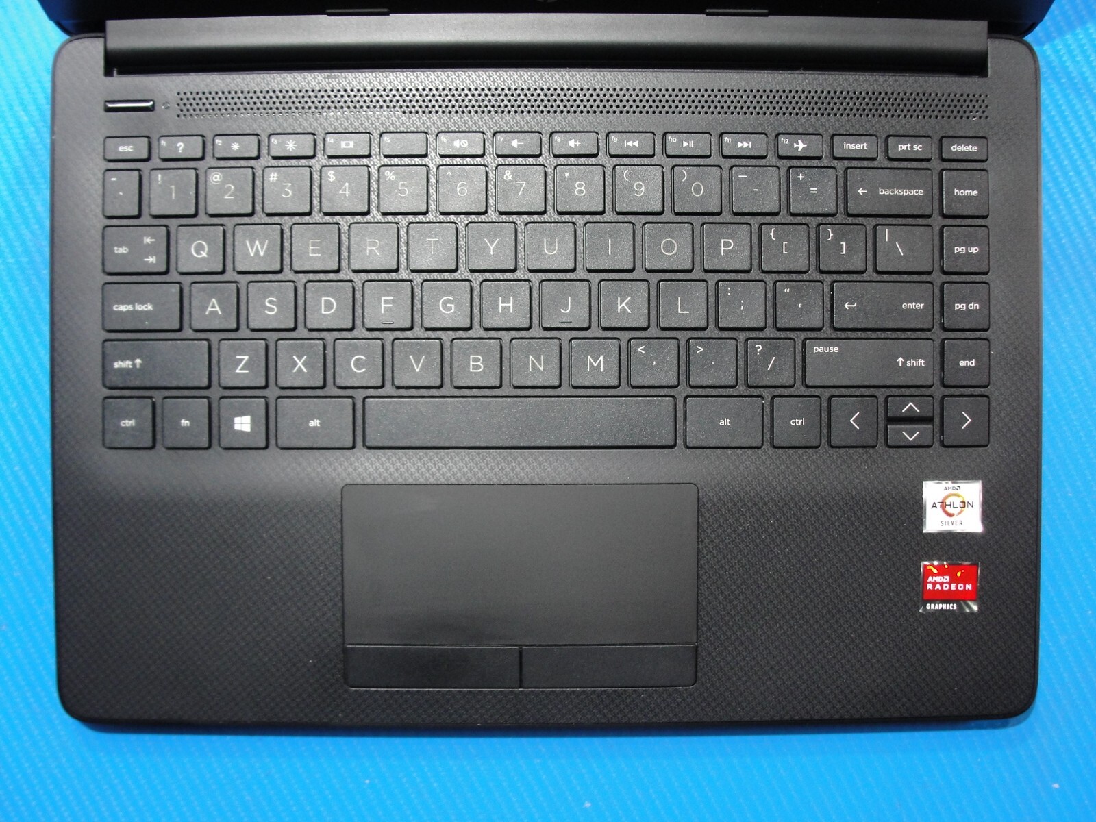 HP 14-DK1003DX 14” FHD AMD Athlon Silver 3050U 2.3GHz 4GB 128GB SSD + Charger