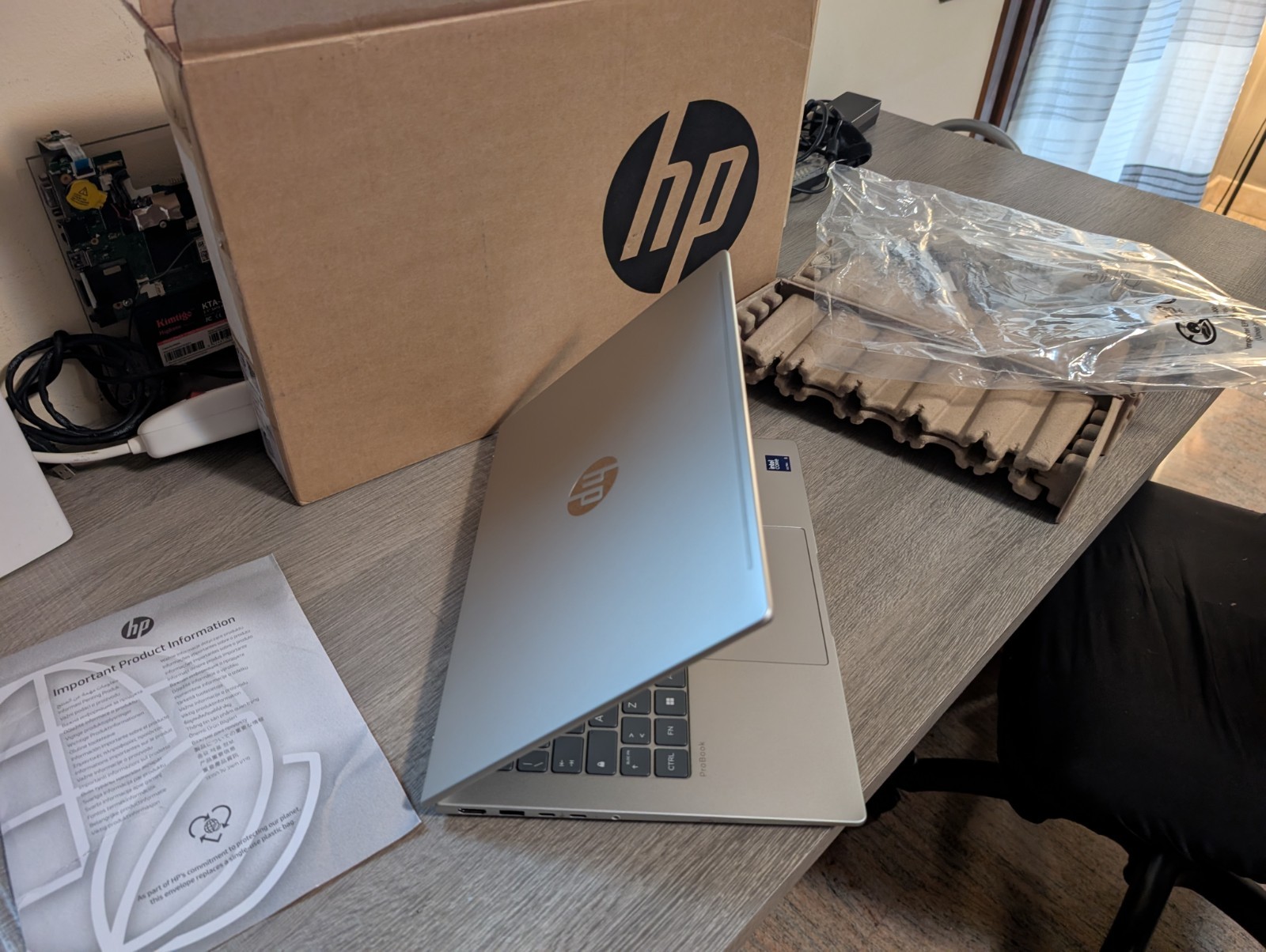 HP ProBook 4 G1i ULTRA 5 16GB 512GB WUXGA WARRANTY 3 YEARS WIN 11 PRO COPILOT PC