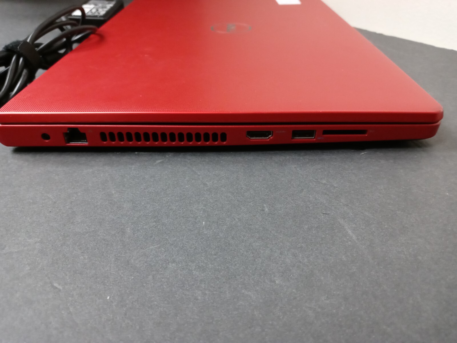 Dell Inspiron 15 5555 0TB SSD,8GB RAM AMD A8-7410 2.2 GHZ AMD Radeon R5 Graphics