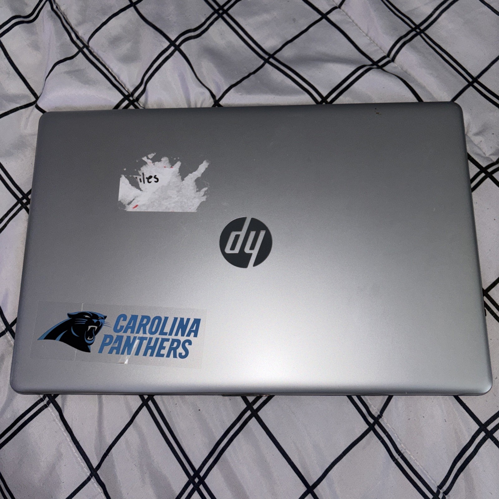 HP laptop 15-fd0xxx intel core i3 238 GB – 8 GB RAM-Message for better offers
