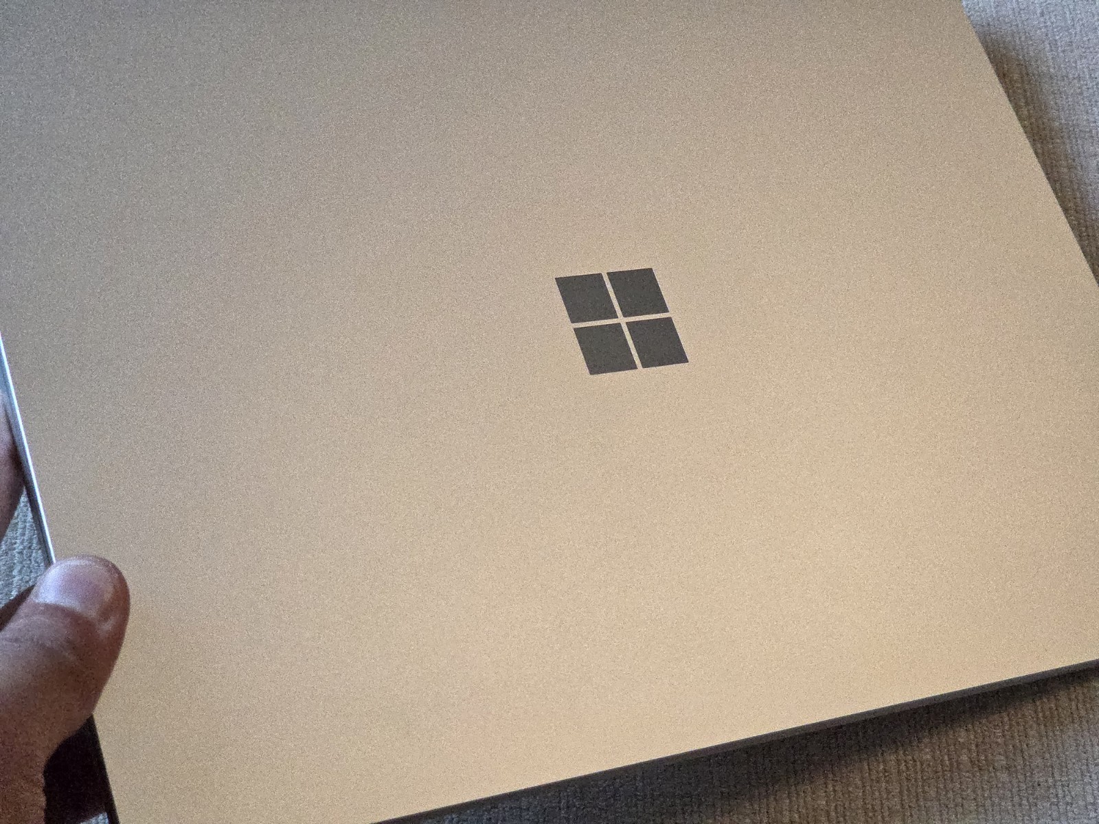 Microsoft Surface Laptop 5G 13.8″ 2K 120 Hz Touch Core Ultra 5 236V – 16GB 256GB