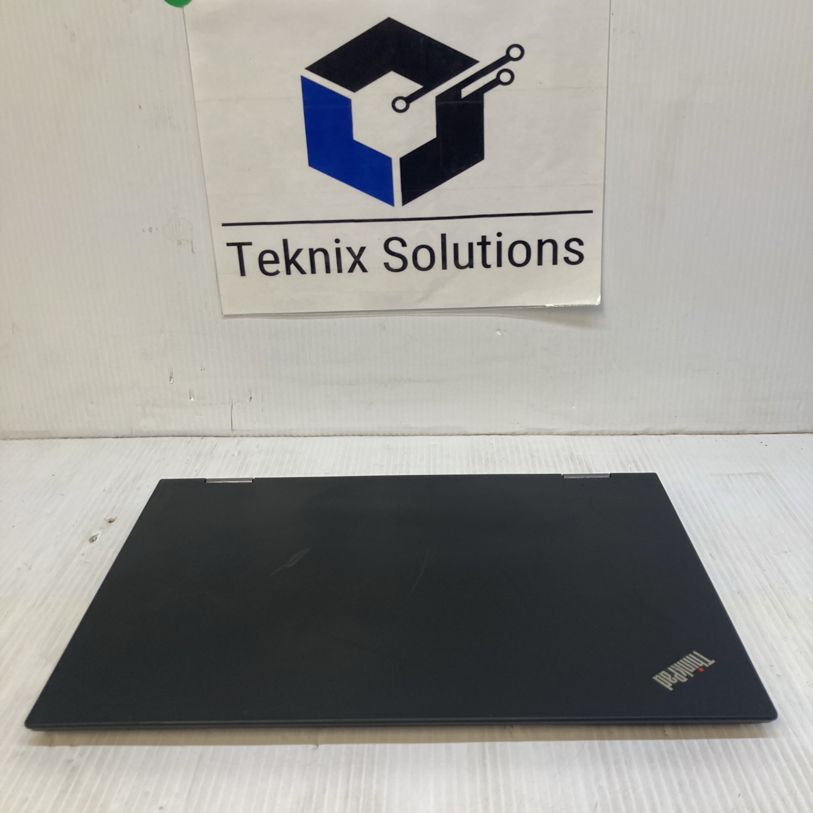 Lenovo ThinkPad X1 Yoga i7-7600U 2.80GHz 16GB no HDD Boot to BIOS no batt crack