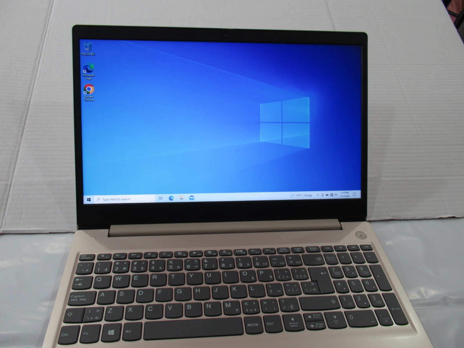 Lenovo Laptop IdeaPad 3 81WB005BCF Intel Pentium 2.40ghz 8gb ram 256ssd WIN10