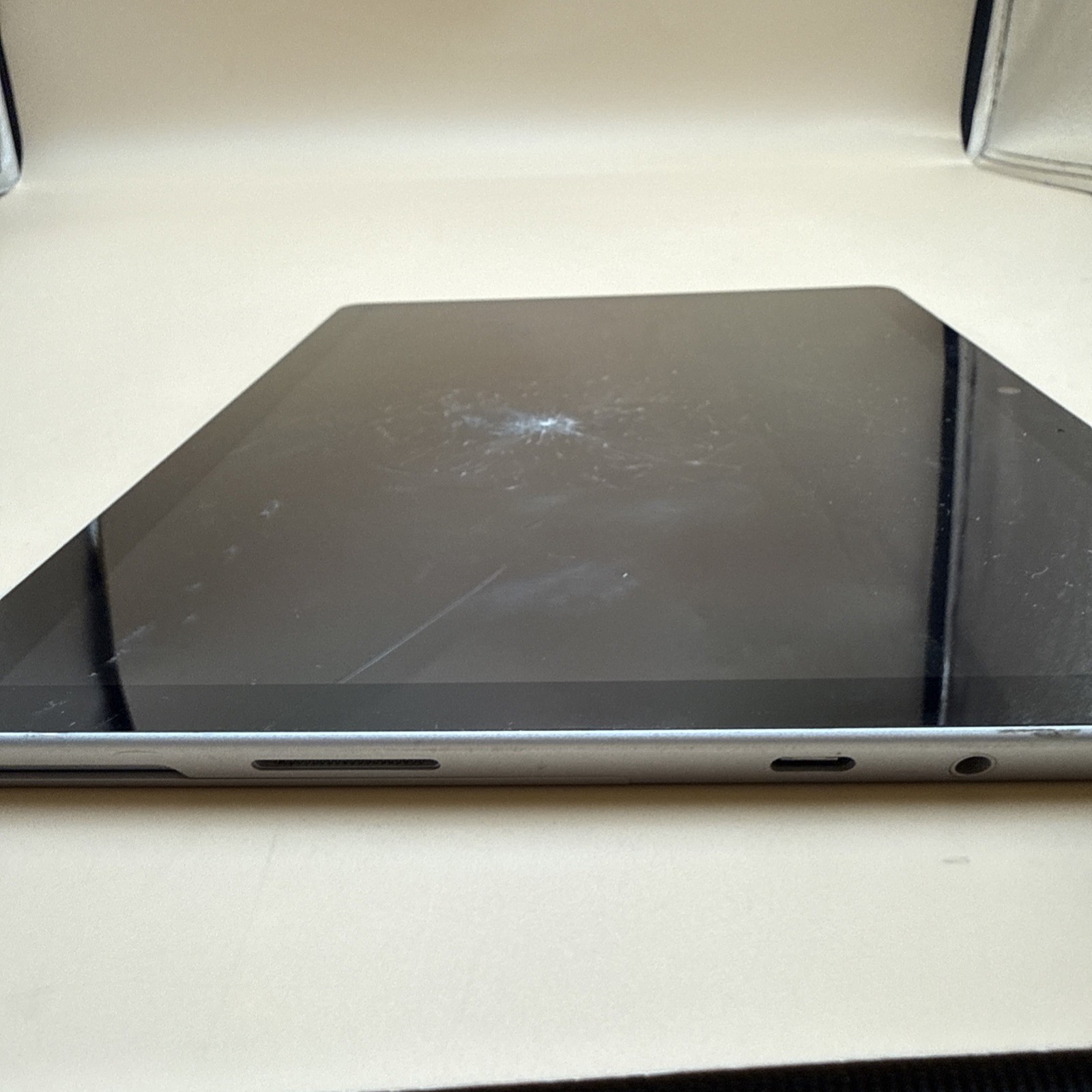 Microsoft 1926 Surface Go 2 10.5″ Pentium 4425Y 1.70Ghz 64GB FOR PARTS
