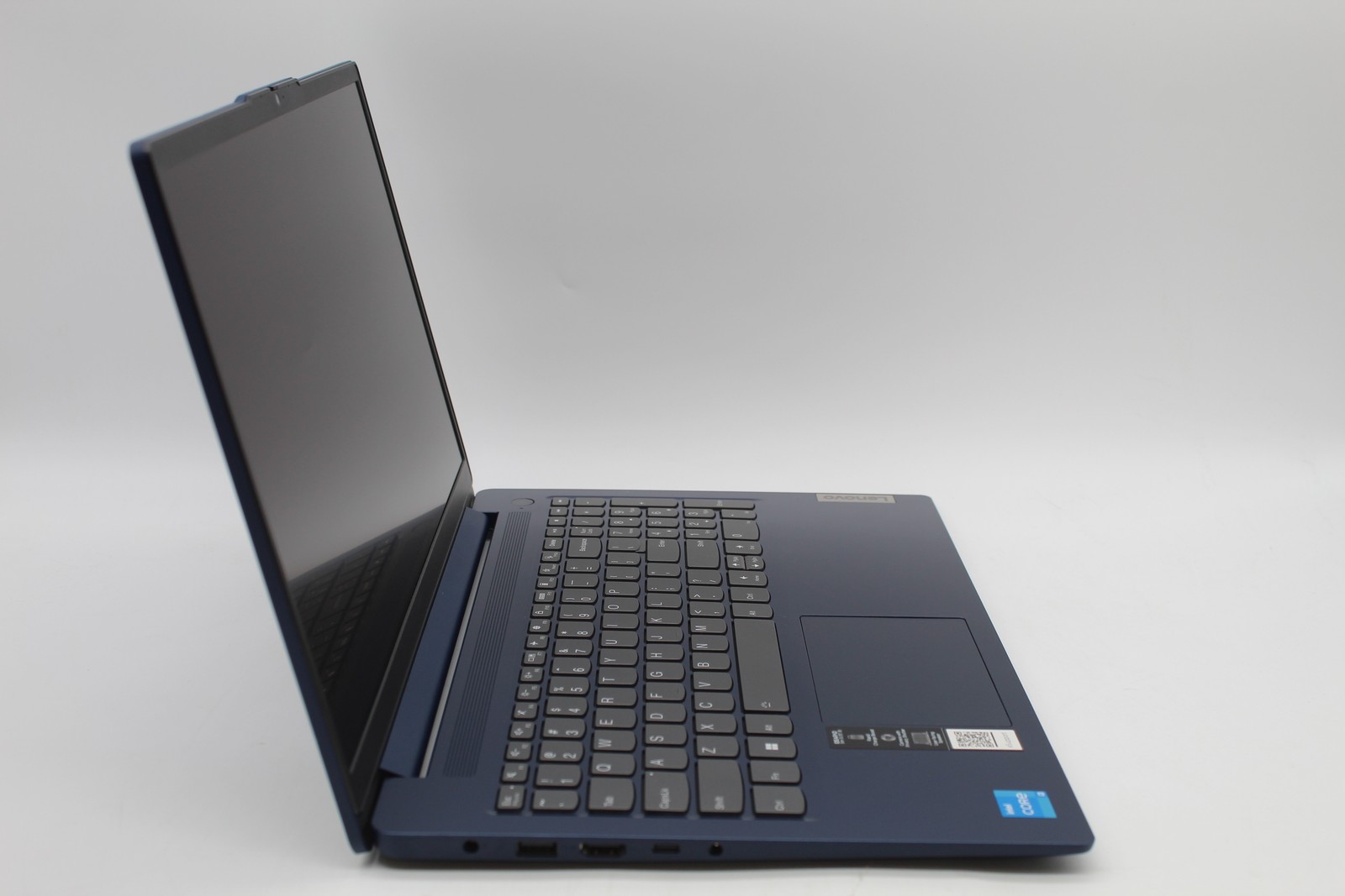 Lenovo IdeaPad Slim 3 15IRU8 Core i3-1315U 1.2GHz 8GB 256GB SSD PC1795858