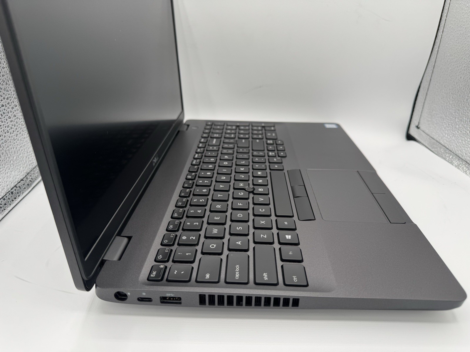 Dell Latitude 5500 15.6″ FHD Quad-Core i5-8365U 8GB 256gb SSD Webcam Win 11 Pro