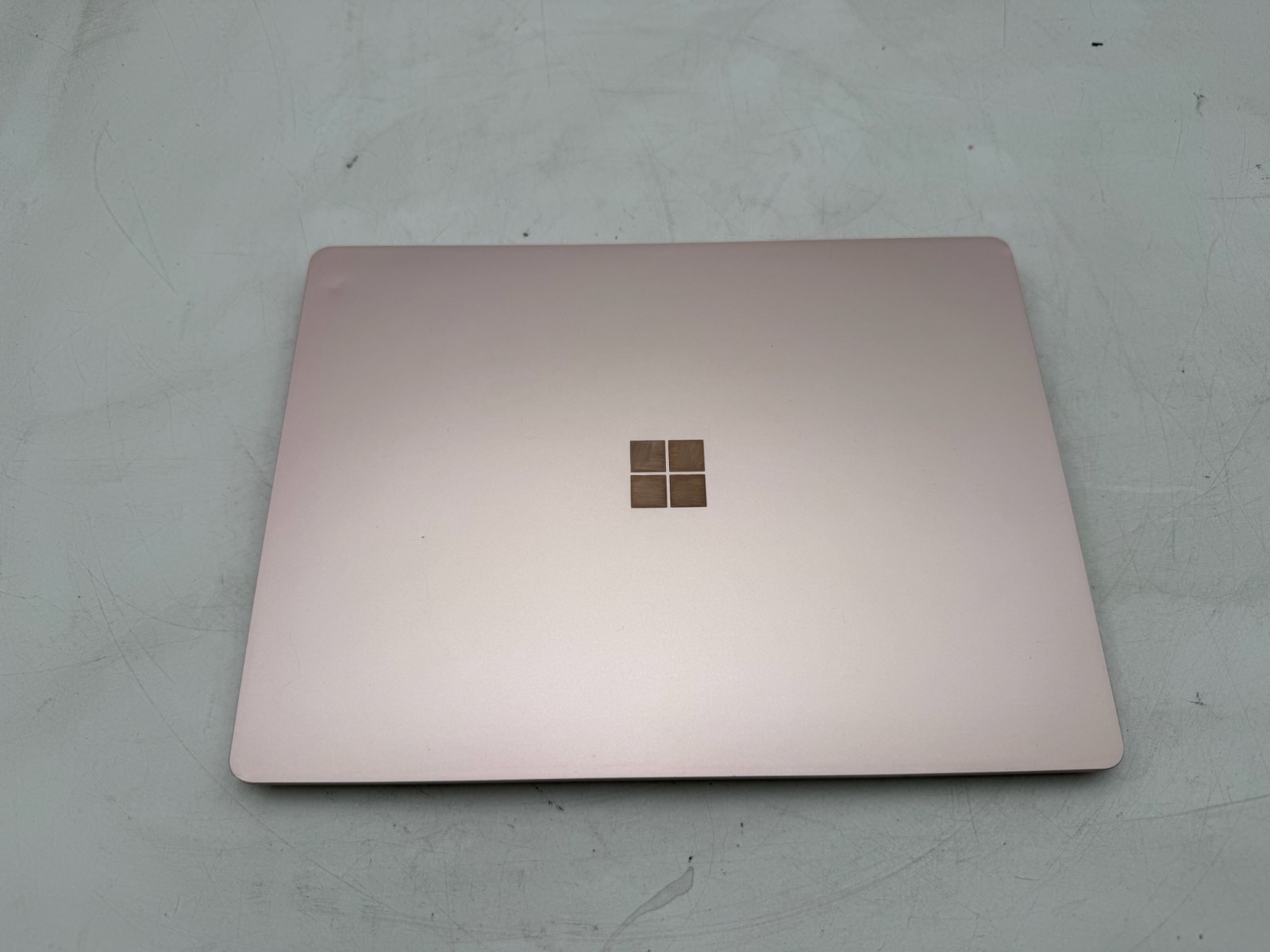 Microsoft Surface Laptop Go 1943 12.4″ 128 GB SSD 8 GB RAM i5-1035G1 Win 11 Home