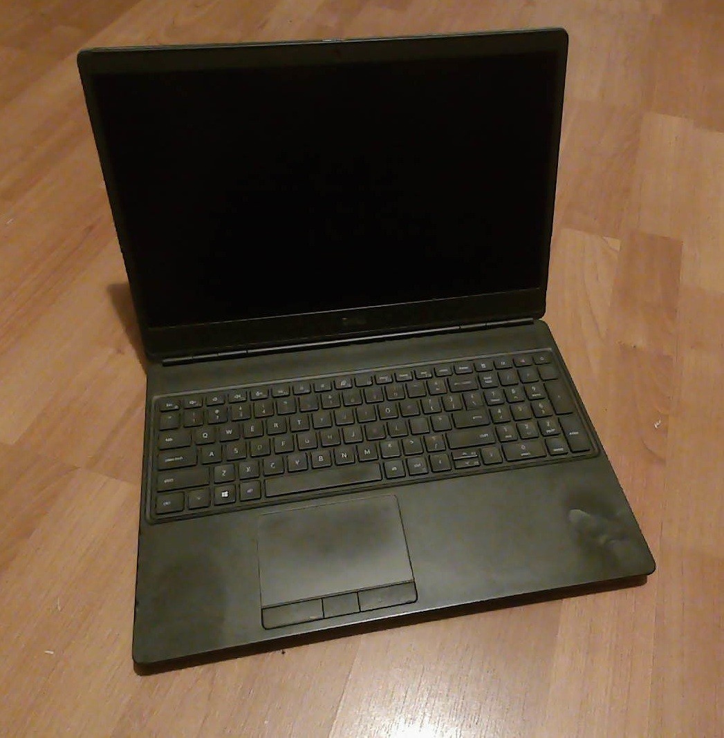 Dell Precision 15 7550 15.6” (512GB SSD Intel Core i7-10850 2.7 GHz)