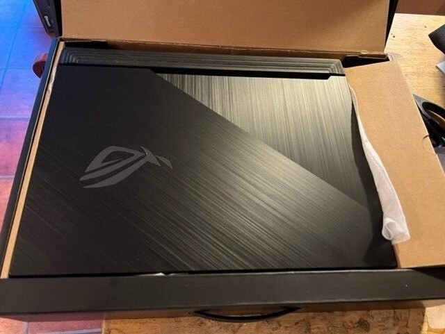 ASUS ROG Strix 15.6 FHD NVIDIA GEFORCE RTX 2070 16GB 1TB SSD INTEL I7-10750H CPU